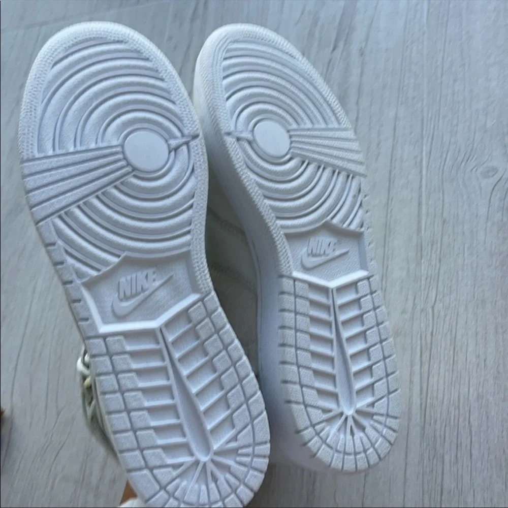 Nike Air Jordan limited edition X revolve - Picture 6 of 6